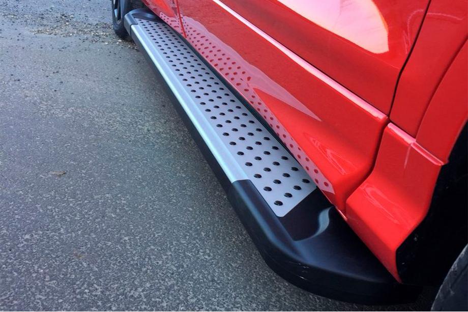 Ford Kuga/Escape 2013-2019 Trittbretter Allmond Grey (2 Stk, Alu) Mit Zierleisten an den Türen Foto 8