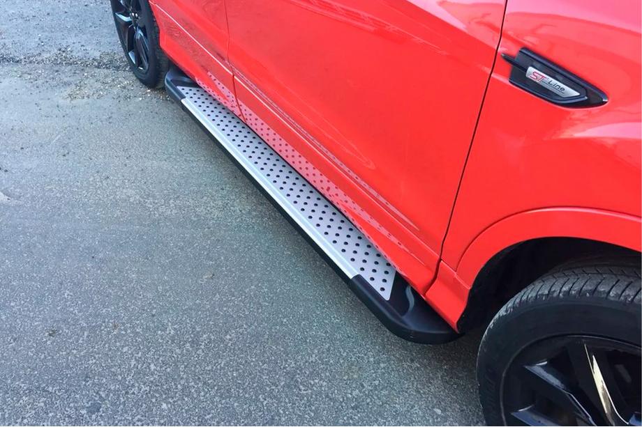 Ford Kuga/Escape 2013-2019 Trittbretter Allmond Grey (2 Stk, Alu) Mit Zierleisten an den Türen Foto 4