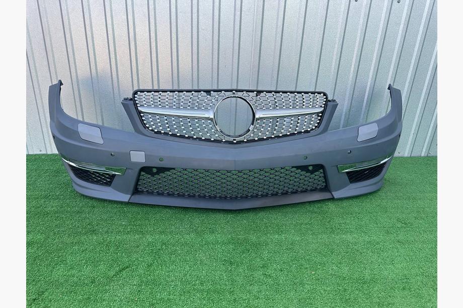 Mercedes C-class W204 2007-2015 Frontstoßstange 2011-2014 AMG C63 mit Diamond Silver Kühlergrill Image