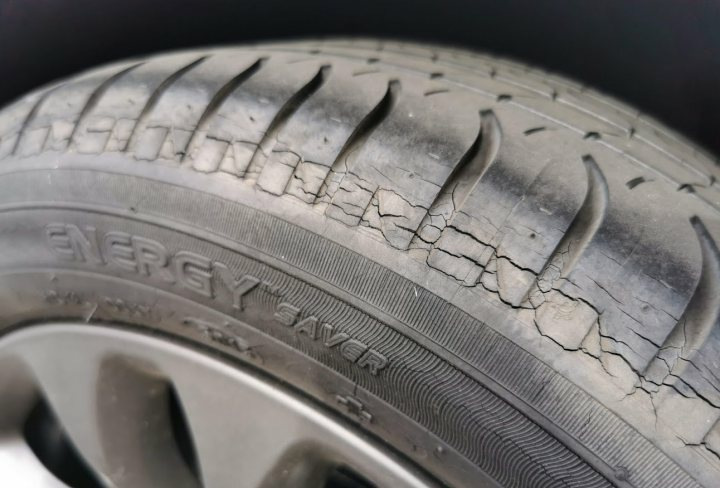 Warum reißen Autoreifen?