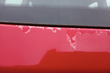 Warum verliert der Lack eines Autos sein Aussehen und blättert ab? Foto 1