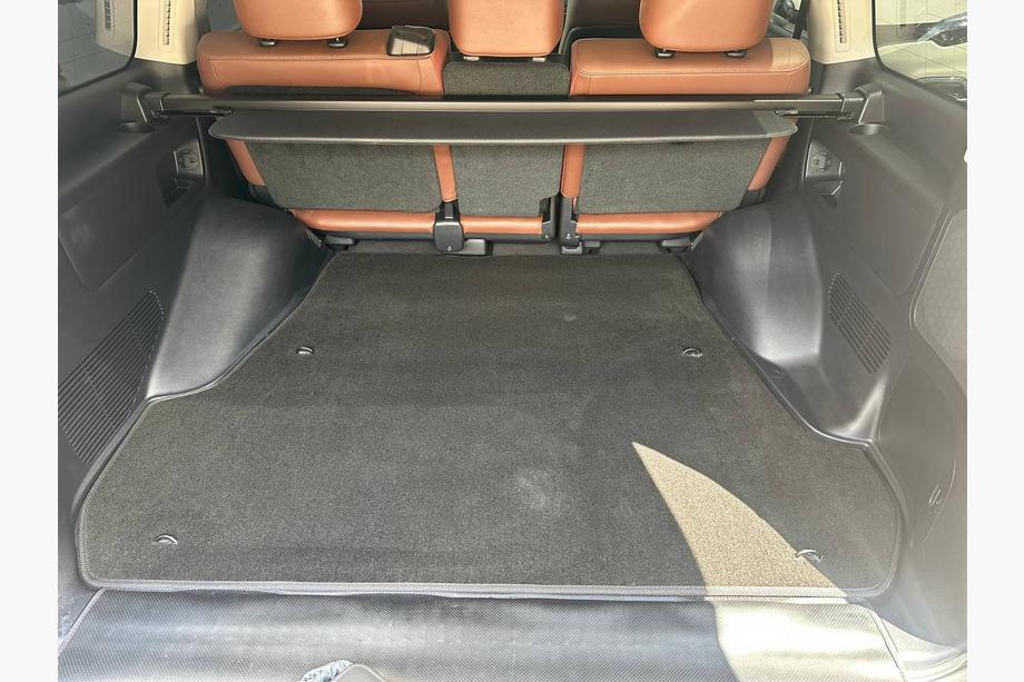 Toyota Land Cruiser 200 2007-2021 Kofferraummatte Textil Premium V-1 (5-Sitzer, Schwarz) Image