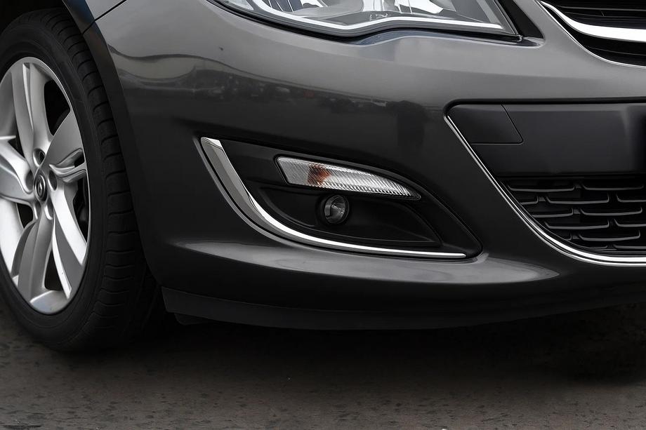 Opel Astra J 2009-2015 Abdeckungen für Nebelscheinwerfer (2 Stk., Edelstahl) 2010-2013, Carmos Image
