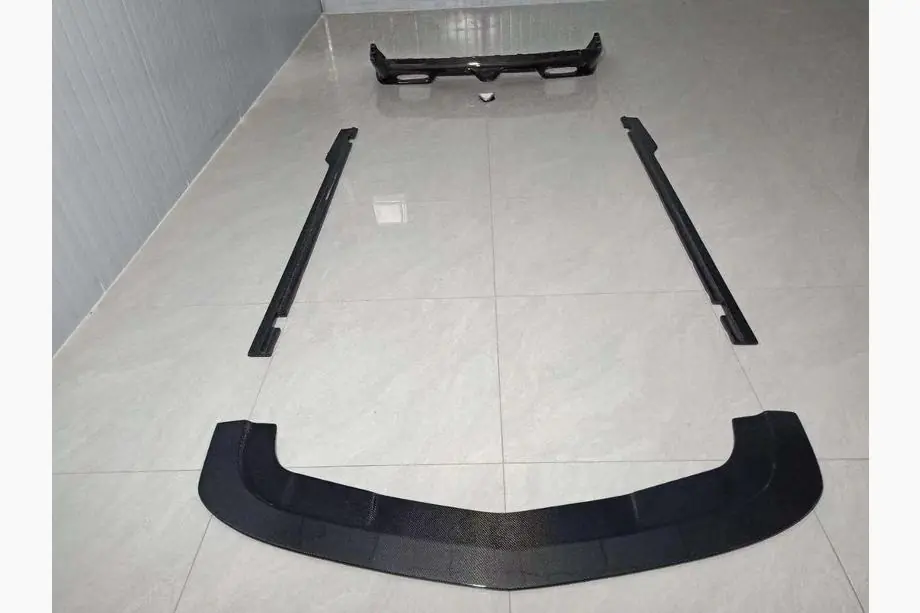 Dodge Challenger 2008-2023 Bodykit Komplettset Carbon FullSet Image
