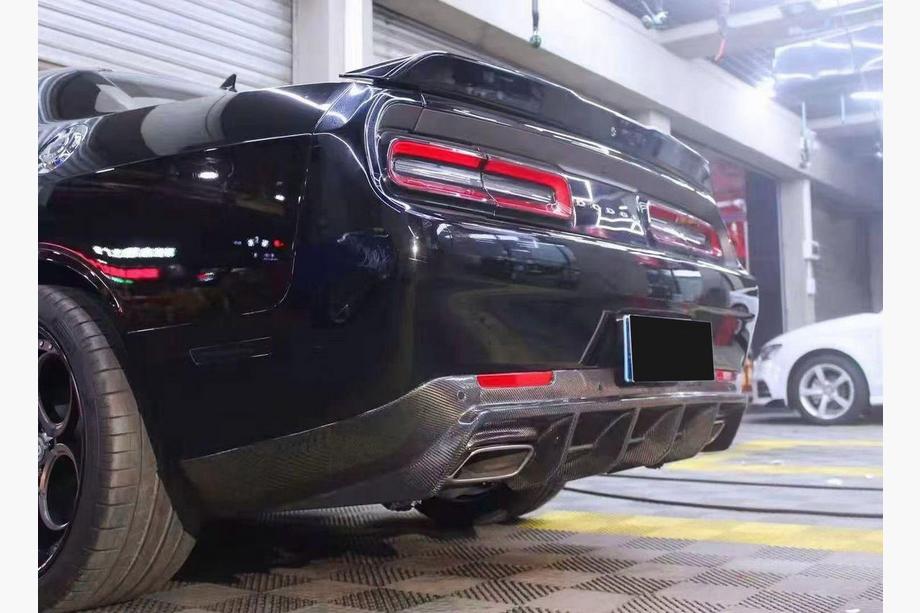 Dodge Challenger 2008-2023 Heckdiffusor (Carbon) Image