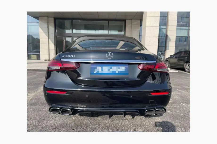 Mercedes E-class W213 2016-2023 Heckdiffusor mit Endrohren Silber (für Base, Design E63 2020-2024) Image