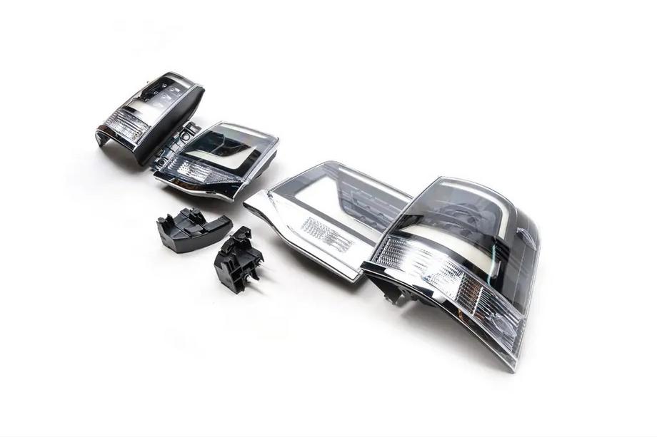 Toyota Land Cruiser 200 2007-2021 SALE! Heckleuchten 2016+ (Executive Black) Image