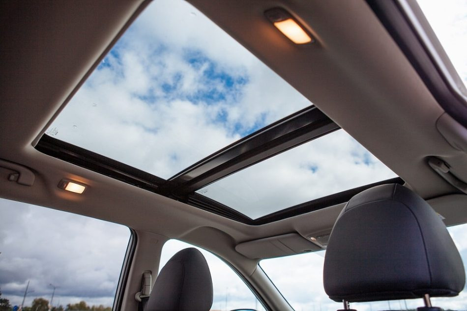 Panoramadach im Auto: Vor- und Nachteile