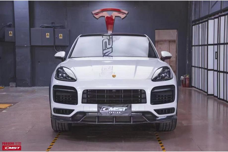 Porsche Cayenne 2018- Bodykit cmst-Style Carbon (für Coupe 2019-2022) Image