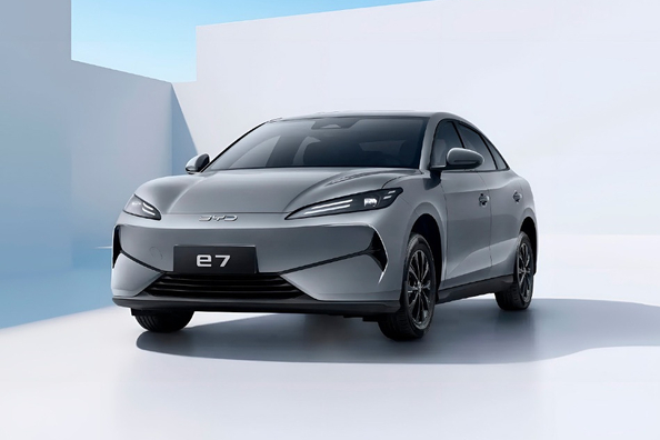 BYD E7 2025 Testbericht: Eine erschwingliche Elektrolimousine für die Stadt