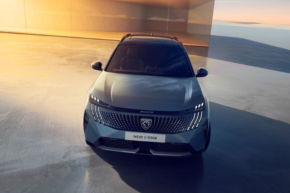Peugeot e-5008 2024: Testbericht des elektrischen Crossovers mit sieben Sitzen