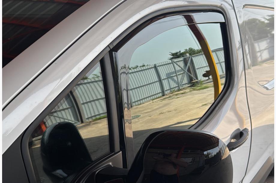 Fiat Doblo III 2023- Windabweiser zum Einstecken Niken Luxury (4 Stk) Image