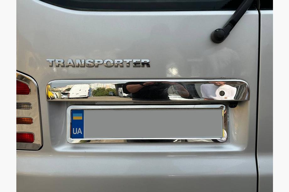 Volkswagen T5 Transporter 2003-2010 Chromleiste über dem Kennzeichen für Flügeltüren (Edelstahl) Carmos - Türkischer Edelstahl Foto 5