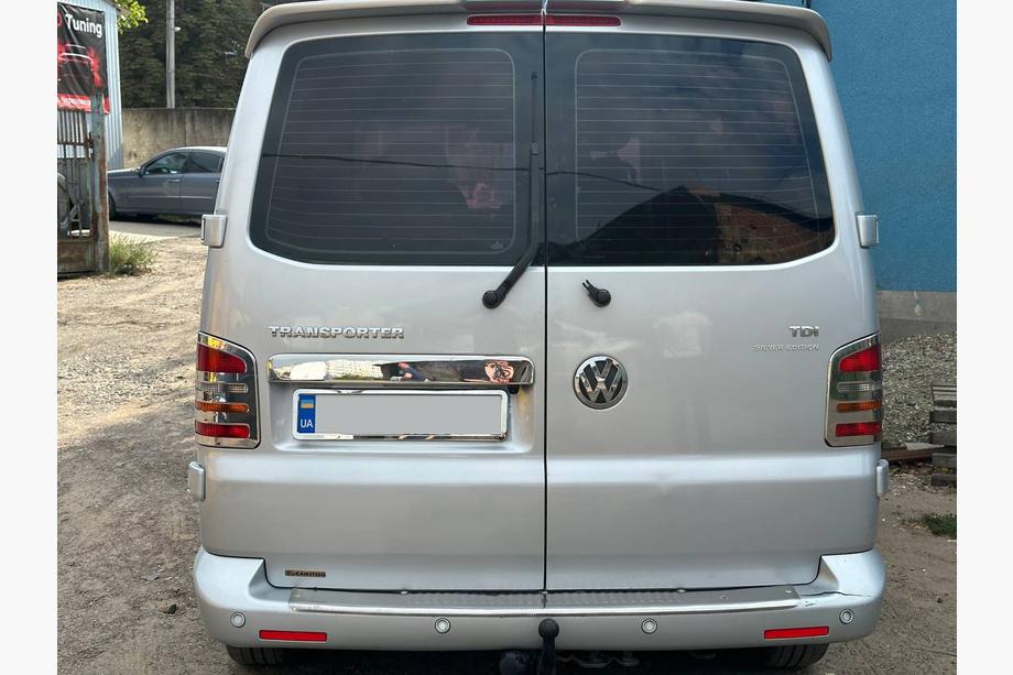 Volkswagen T5 Transporter 2003-2010 Chromleiste über dem Kennzeichen für Flügeltüren (Edelstahl) Carmos - Türkischer Edelstahl Foto 4