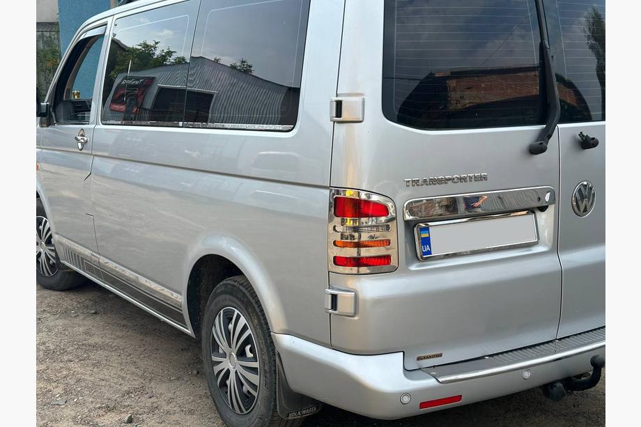 Volkswagen T5 Transporter 2003-2010 Chromleiste über dem Kennzeichen für Flügeltüren (Edelstahl) Carmos - Türkischer Edelstahl Foto 6