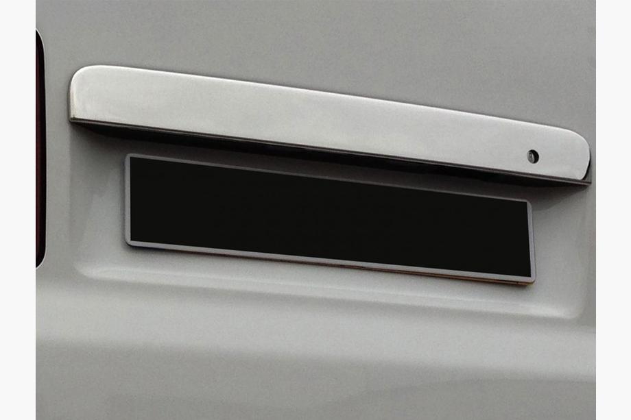 Volkswagen T5 Transporter 2003-2010 Chromleiste über dem Kennzeichen für Flügeltüren (Edelstahl) Carmos - Türkischer Edelstahl Foto 2
