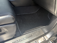 Nissan Armada 2016-2024 Textil Fußmatten Deluxe (3 Reihen, Schwarz) Foto 5