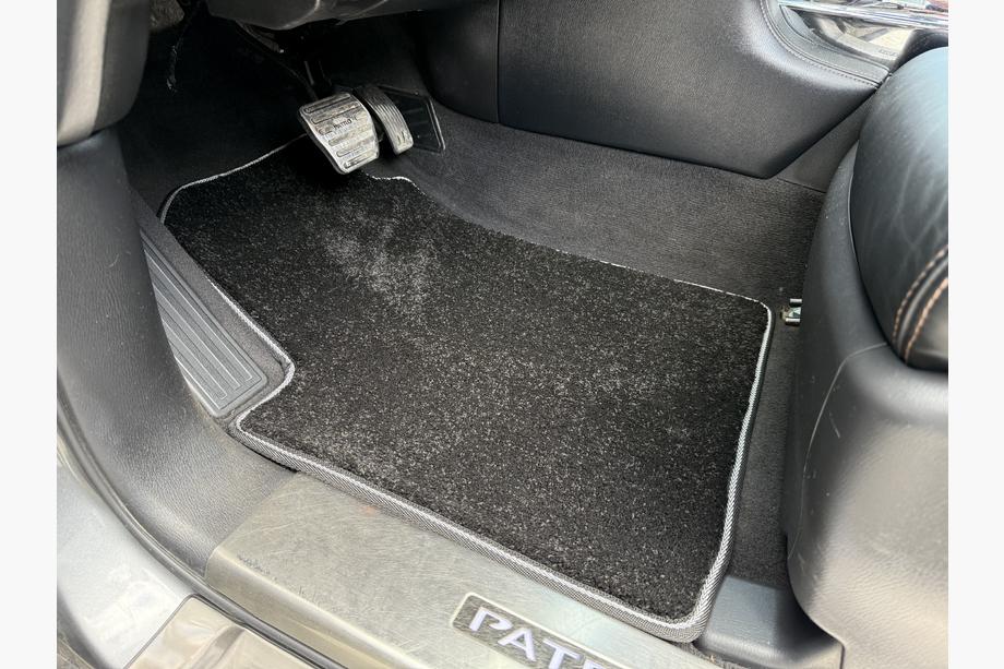 Nissan Armada 2016-2024 Textil Fußmatten Deluxe (3 Reihen, Schwarz) Image