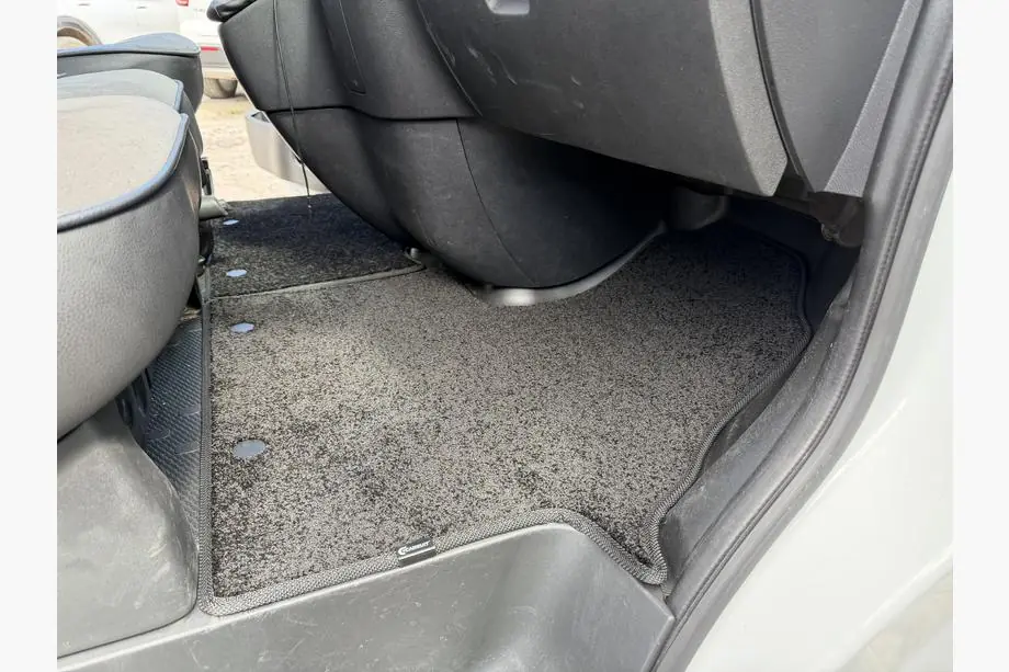 Nissan NV300/Primastar 2016- Textil Fußmatten Deluxe (2 Stk, Schwarz) Foto 2