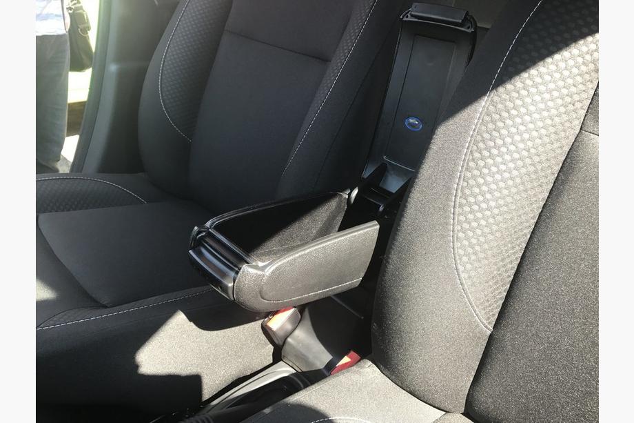 Dacia Duster 2008-2018 Armlehne (in Getränkehalter) Foto 5