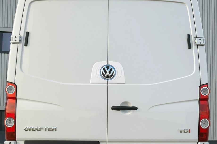 Volkswagen Crafter 2006-2016 Chrom Rahmen Hecklogo (Edelstahl) Image