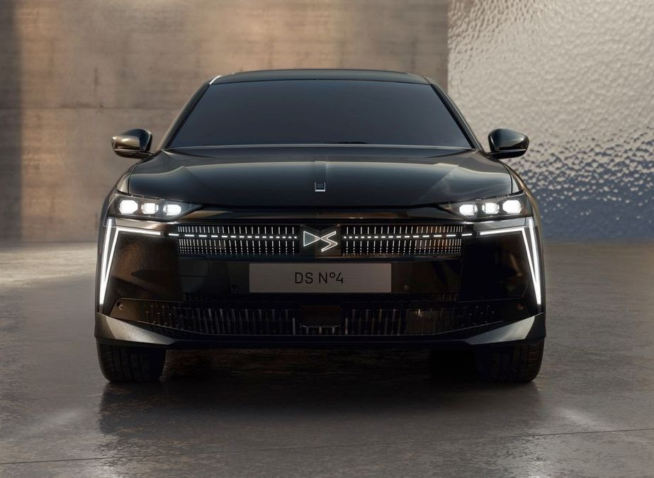 DS N°4 E-Tense 2025 Testbericht: Ein aktualisierter Premium-Schrägheckwagen