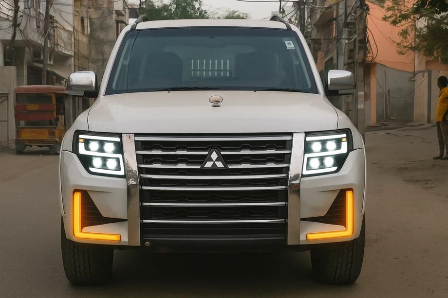 Mitsubishi Pajero Wagon IV 2006-2021 Frontstoßstange LXR Image