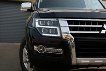 Mitsubishi Pajero Wagon IV 2006-2021 Frontscheinwerfer LXR Foto 2