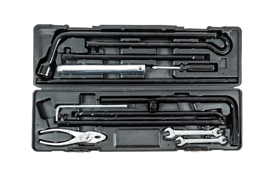 Toyota Land Cruiser 200 2007-2021 Werkzeugset für den Originaleinbauplatz Image