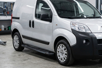 Peugeot Bipper 2008-2017 Seitenschweller RedLine Black (2 Stk., Aluminium) Foto 1