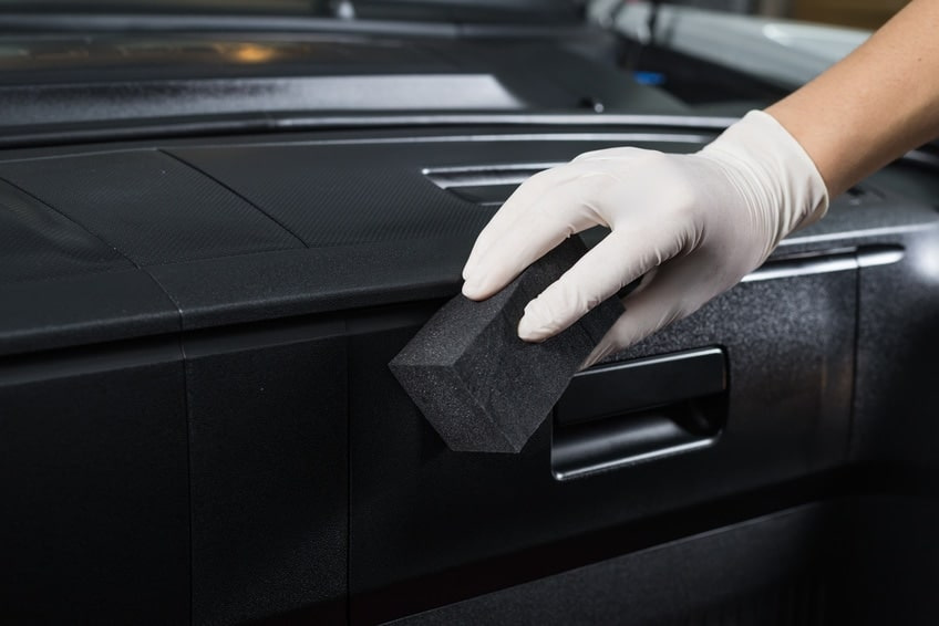 Was tun, wenn der Kunststoff Ihres Autos zerkratzt ist?