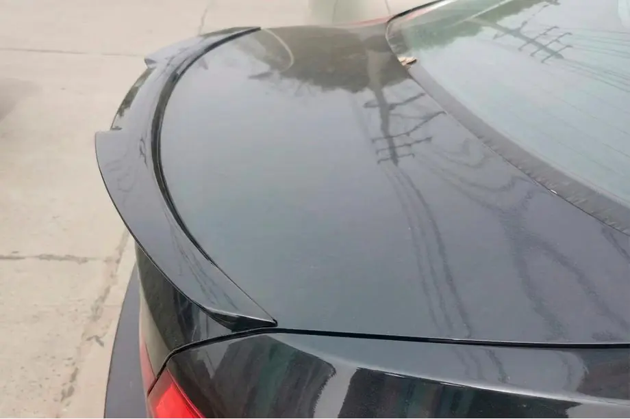 BMW 5 Series F10/F11 2010–2016 Spoiler M4-Style (für F10, Schwarz Glanz) Foto 1