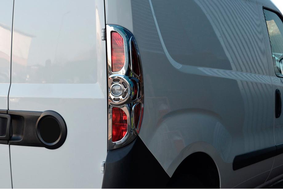 Fiat Doblo II 2010-2022 Chrom Blenden für Rückleuchten (2010-2015, 2 Stk, Kunststoff) Foto 1