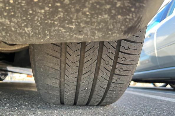 Warum nutzen sich Autoreifen ungleichmäßig ab?