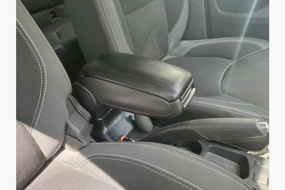 Renault Clio IV 2012-2019 Armlehne V1 (in Getränkehalter) Image