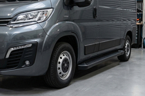 Fiat Ducato 2006-2025 Trittbretter Allmond Black (2 Stk., Aluminium) Foto 1