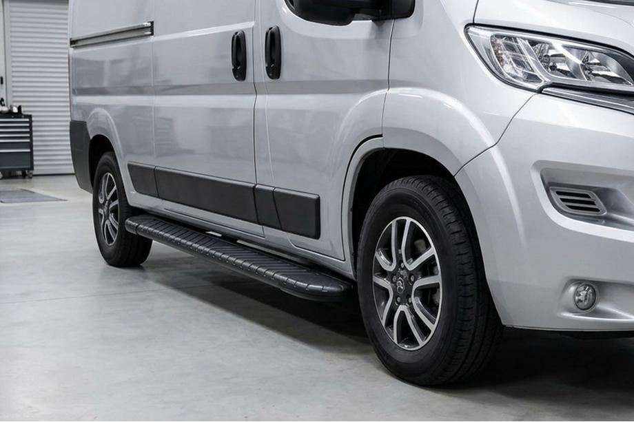 Fiat Ducato 2006-2025 Seitenschweller Bosphorus Black (2 Stk., Aluminium) Image