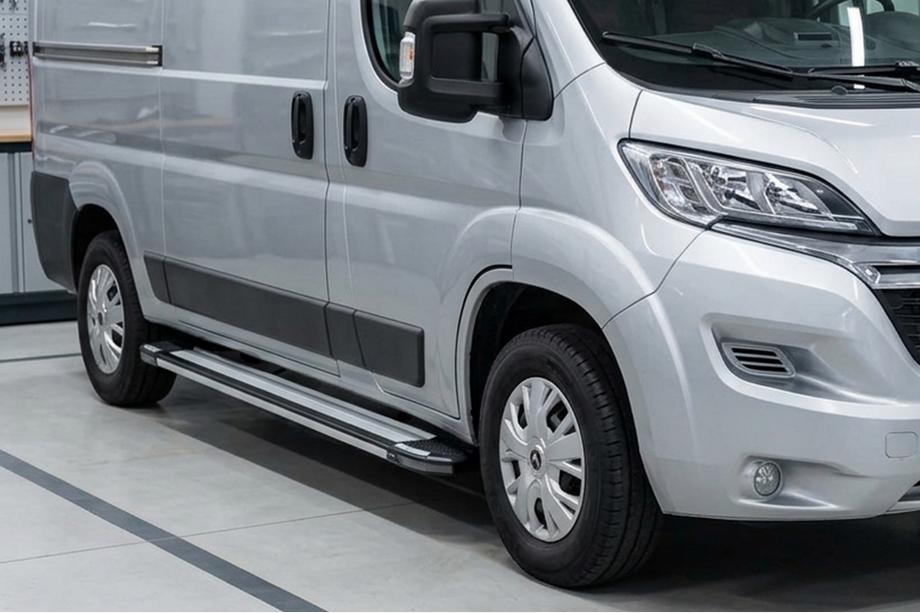 Fiat Ducato 2006-2025 Trittbretter Rainbow (2 Stk., Aluminium) Image