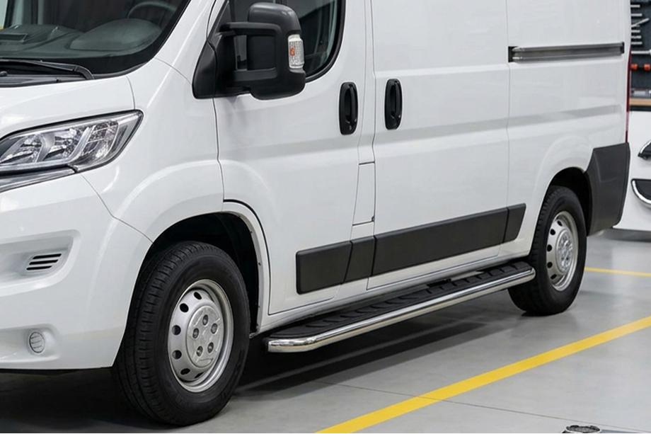 Peugeot Boxer 2006-2025 Trittbretter Maydos V1 (2 Stk., Aluminium & Edelstahl) Image