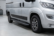 Peugeot Boxer 2006-2025 Seitenschweller Bosphorus Black (2 Stk., Aluminium) Foto 1