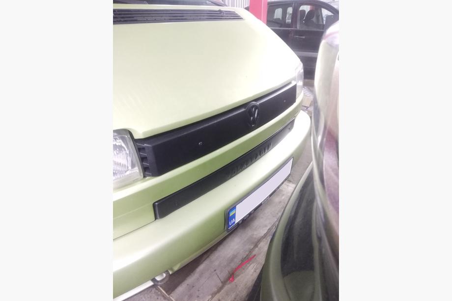 Volkswagen T4 Caravelle/Multivan 1990–2003 Untere Abdeckung für Kühlergrill Matt für schräge Front Foto 2