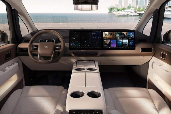 Li Mega-Test: ein futuristischer Minivan mit Schnellladefunktion Foto 5