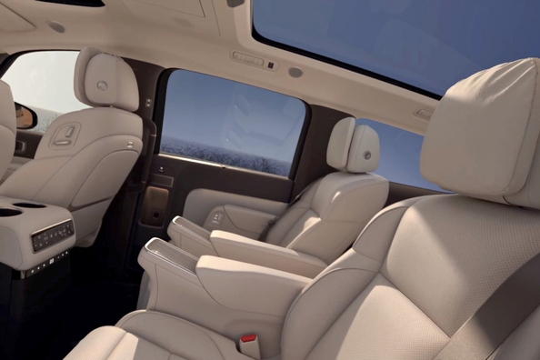 Li Mega-Test: ein futuristischer Minivan mit Schnellladefunktion Foto 6