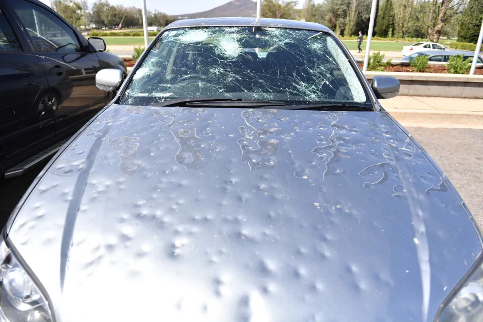 Was tun, wenn Ihr Auto von Hagel getroffen wird?