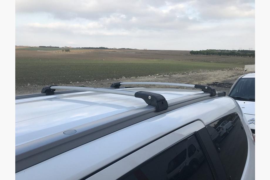 Dacia Lodgy 2012-2022 Dachträger (Querträger) für integrierte Reling abschließbar WingCarrier V2 (2 Stk) Schwarz Foto 21