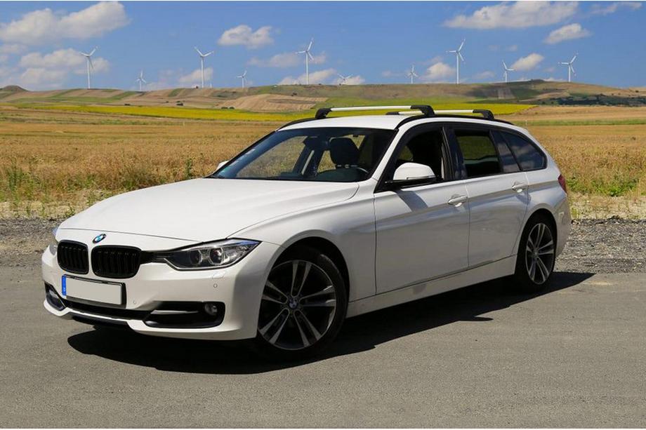 BMW 5 Series F10/F11 2010–2016 Dachträger (Querträger) für integrierte Reling abschließbar WingCarrier V2 (2 Stk) Schwarz Foto 1