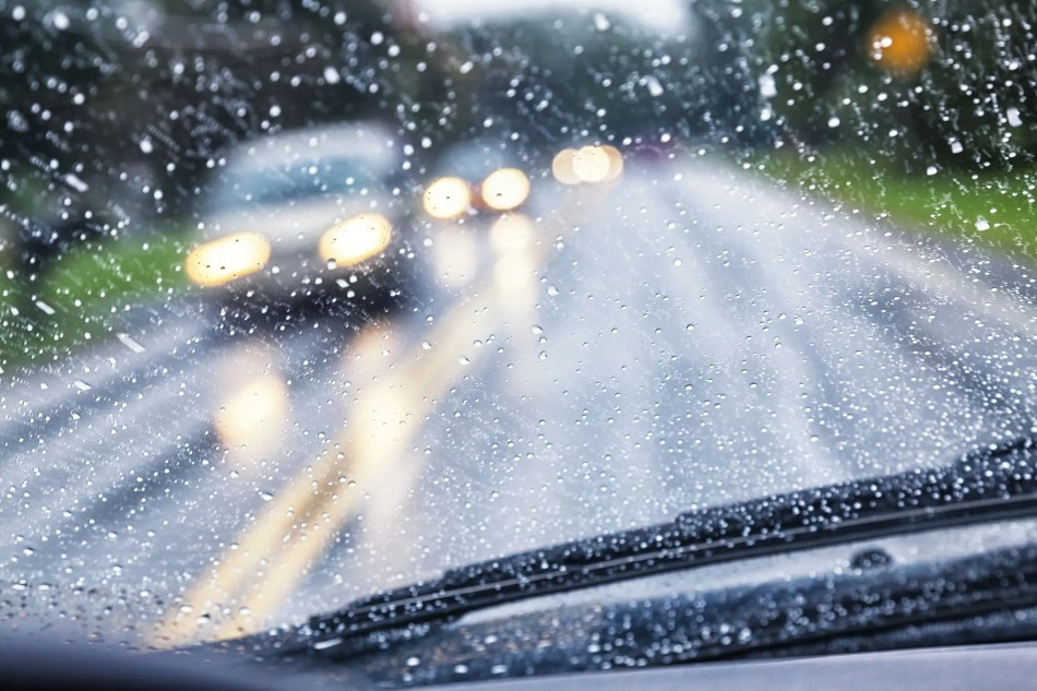 Wie gefährlich ist das Autofahren bei starkem Regen?