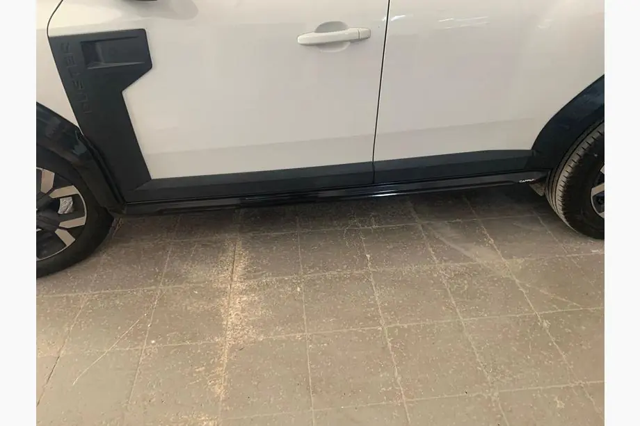 Renault Duster 2024- Seitenschweller Abdeckungen EuroCap (Schwarz Glanz) Image