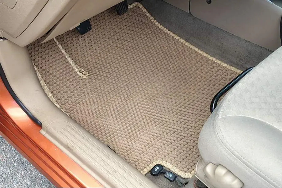 Chevrolet Aveo T250 2005-2011 Gummimatten Carsuit (Beige) Image