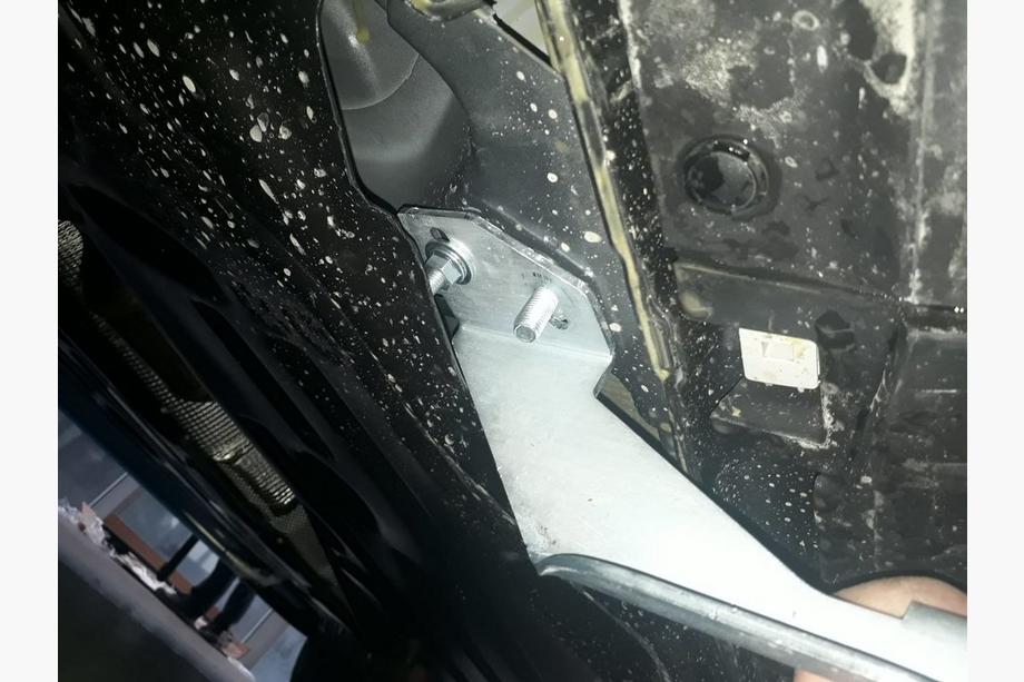 Ford Kuga/Escape 2013-2019 Trittbretter Allmond Black (2 Stk., Aluminium) Mit schwarzer Leiste an den Türen Foto 3